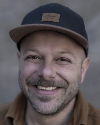 Ein Portrait von Dominik Mayer, zuständig für Photographie, 3D Animationen und Videos. Webdesign Agentur Berlin