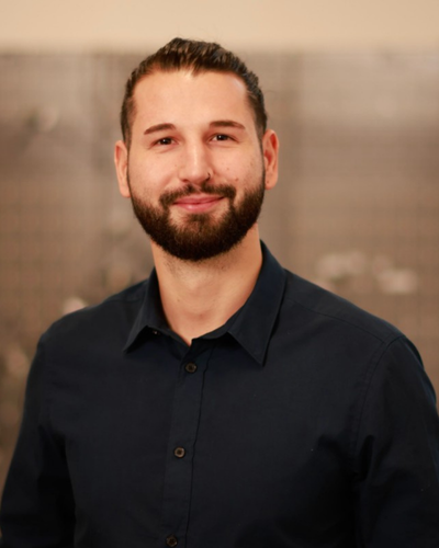 Ein Portrait von Paul Filip, zuständig für Webdesign in unserer Webagentur Berlin
